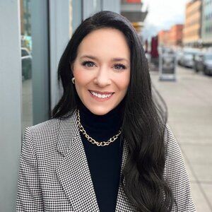 Meet your Posher, Caroline